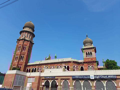 உயர்நீதிமன்றம்