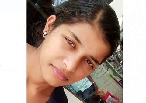 மாணவி கனிமொழி