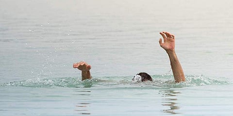 Two drown while immersing ashes in Mumbai sea