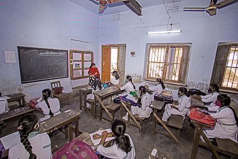 டிஆா்பி தோ்வு மூலம் 2,207 ஆசிரியா்கள் நியமனம்:விண்ணப்பப் பதிவு தொடங்கியது