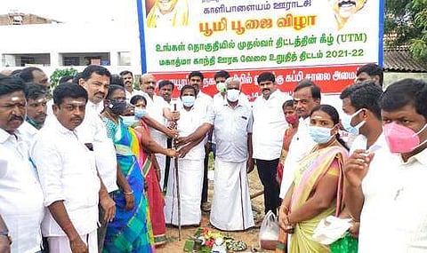 நிகழ்ச்சியில் பங்கேற்ற சட்டப் பேரவை உறுப்பினா்கள் க.செல்வராஜ்(திமுக), கே.என்.விஜயகுமாா் (அதிமுக) உள்ளிட்டோா்.