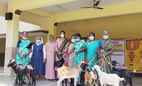 தரங்கம்பாடியில் 40 விதவை பெண்களுக்கு ஆடுகள் வழங்கும் நிகழ்ச்சி.