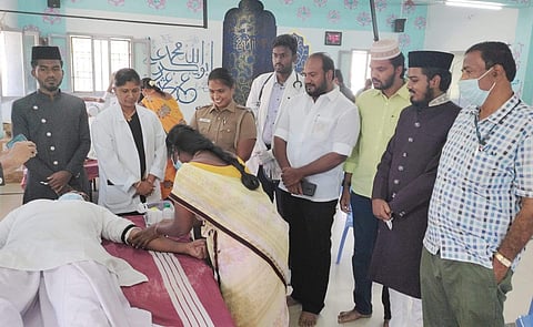 கம்பத்தில் அரபிக் கல்லூரி மாணவர்கள் ரத்த தானம்