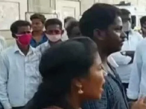 கடைசி நேரத்தில் ஓடி வந்து வேட்புமனு தாக்கல் செய்த இந்துமதி.