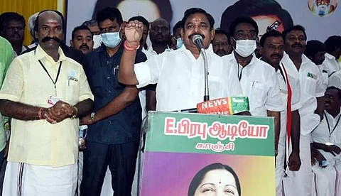 காஞ்சிபுரத்தில் நடந்த அதிமுக வேட்பாளர்கள் அறிமுக கூட்டத்தில் பேசுகிறார் கட்சியின் இணை ஒருங்கிணைப்பாளரும், எதிர்க்கட்சித் தலைவருமான எடப்பாடி கே.பழனிசாமி.