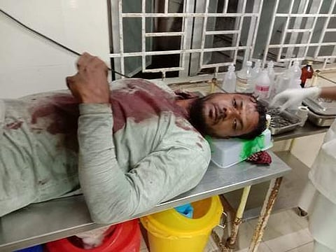 வேதாரண்யம் மருத்துவமனையில் அனுமதிக்கப்பட்டுள்ள மீனவர் சிவகுமார்.