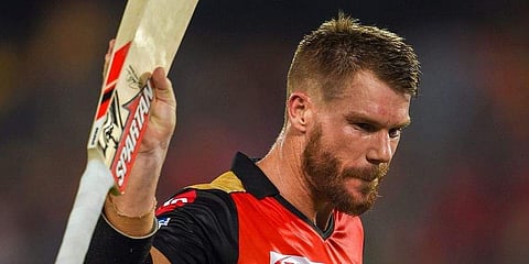 ஹைதராபாத்தில் அதிரடி: வார்னர், ஜாதவ் உள்பட 3 வீரர்கள் நீக்கம்!