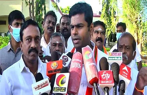 தூத்துக்குடியில் செய்தியாளர்களுக்கு பேட்டி அளித்த தமிழக பாஜக தலைவர் அண்ணாமலை