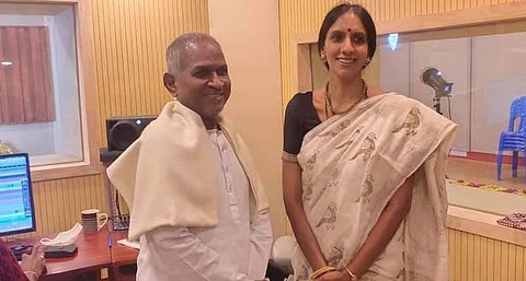 படம் - facebook.com/Ranjani.Gayatri.RaGa