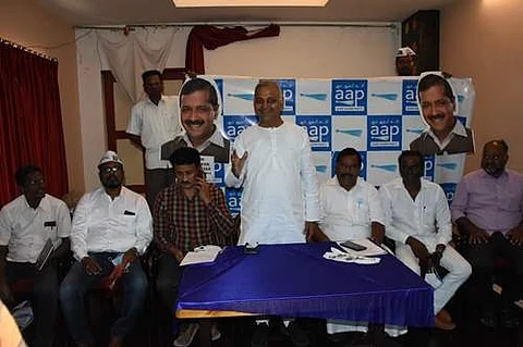 செய்தியாளர்களுக்கு பேட்டியளிக்கும் புதுச்சேரி மாநில ஆம் ஆத்மி கட்சி பொறுப்பாளர் சோம்நாத் பாரதி எம்எல்ஏ