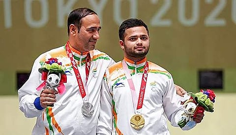 டோக்கியோ பாராலிம்பிக்: துப்பாக்கி சுடுதலில் இந்தியாவுக்கு தங்கம், வெள்ளிப் பதக்கம்