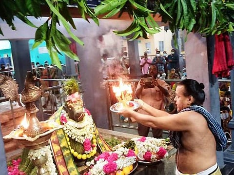 சுருட்டபள்ளி கோயிலில் சனிப் பிரதோஷ விழா