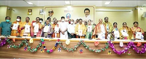 திருச்சி மாவட்டத்தில் நல்லாசிரியர் விருது அறிவிக்கப்பட்ட 13 ஆசிரியர்களுக்கு மாவட்ட ஆட்சியர் அலுவலகத்தில் டாக்டர்.ராதாகிருஷ்ணன் விருது வழங்கிய பள்ளி கல்வித் துறை அமைச்சர் அன்பில் மகேஷ் பொய்யாமொழி.