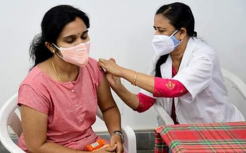 நாடு முழுவதும் புதிதாக 42,766 பேருக்கு தொற்று: 308 பேர் பலி