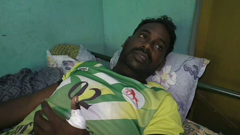 காயமடைந்த மீனவர்.