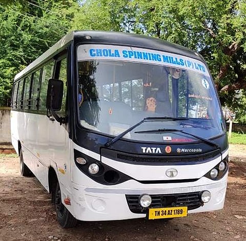 இருசக்கர வாகனத்தின் மீது மோதிய வேன்