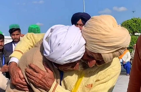 தேசப்பிரிவினையால் பிரிந்த உறவு: 74 ஆண்டுகள் கழித்து சந்தித்த சகோதரர்கள்