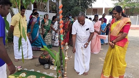 ஈச்சம்பட்டி ராசி வித்யாஷ்ரம் பள்ளியில் பொங்கல் பண்டிகையை கொண்டாடியவா்கள்.