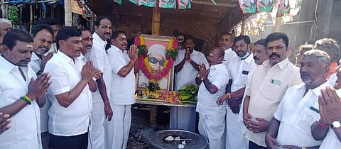 உசிலம்பட்டியில் அதிமுகவினர் கொண்டாட்டம்