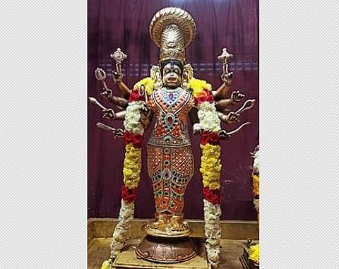 சிறப்பு அலங்காரத்தில் ஆனந்தமங்கலம் தசபுஜ வீர ஆஞ்சநேயர்