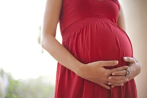 கரோனாவிலிருந்து மீண்டு எத்தனை நாள்களுக்குப் பின் தாய்மையடையலாம்?