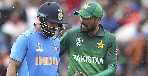 உலகக் கோப்பைப் போட்டியில் இந்தியாவும் பாகிஸ்தானும் மோதிய போது.... (விடியோக்கள்)