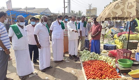 திருப்பூர் தென்னம்பாளையம் உழவர் சந்தையை சனிக்கிழமை நேரில் பார்வையிடுகிறார் உழவர் உழைப்பாளர் கட்சியின் மாநில தலைவர் செல்லமுத்து.