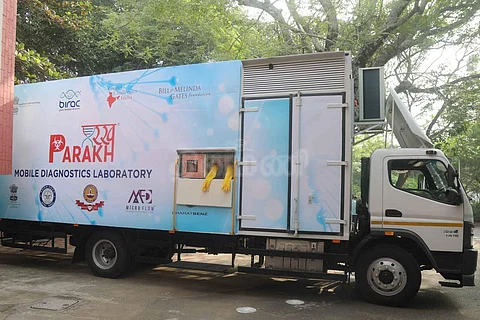 ஐஐடி வளாகத்தில் நடமாடும் கரோனா பரிசோதனைக் கூடம்: மா. சுப்பிரமணியன் ஆய்வு