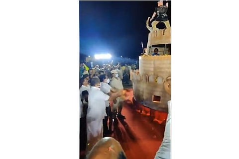 மதுரை வந்த குடியரசு தின அலங்கார ஊர்திக்கு உற்சாக வரவேற்பளித்த சு.வெங்கடேசன் எம்.பி.