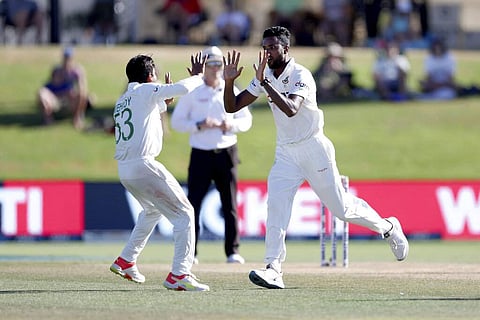 வெற்றிக்காகப் போராடும் வங்கதேச அணி: பரபரப்பான கட்டத்தில் நியூசிலாந்து டெஸ்ட்