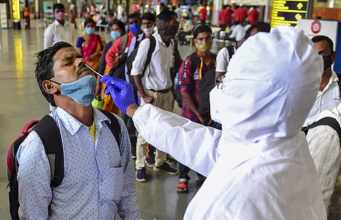 தில்லியில் ஒரே நாளில் 15,097 பேருக்கு கரோனா பாதிப்பு