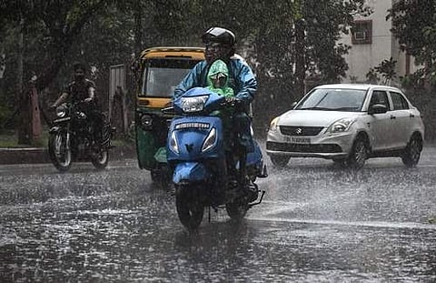 கனமழையால் கொடைக்கானலில் பள்ளிகளுக்கு விடுமுறை