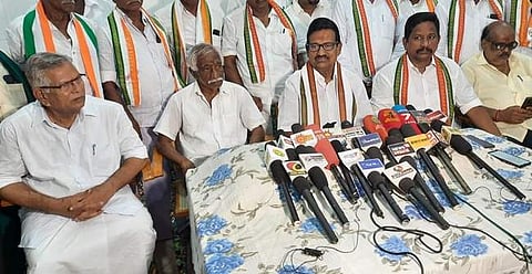 மன்னார்குடியில் செய்தியாளர்களிடம் பேசும் தமிழ்நாடு காங்கிரஸ் தலைவர் கே.எஸ்.அழகிரி.