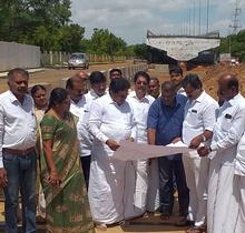 திருச்சி ஜங்ஷன் ரயில்வே மேம்பாலப் பணிகளைப் புதன்கிழமை ஆய்வு செய்கிறாா் திருச்சி எம்.பி. சு. திருநாவுக்கரசா்.