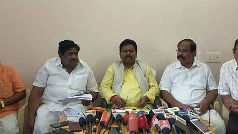 சேலம் செய்தியாளர்களுக்கு பேட்டியளிக்கும் மத்திய ஜல் சக்தி துறை இணை அமைச்சர் விஸ்வேஸ்வர் துடு