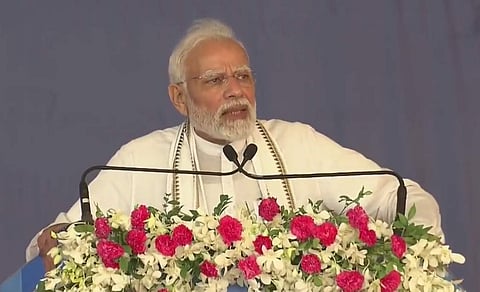 குஜராத்தில் காங்கிரஸின் ‘மெளன’ வியூகம்- பாஜகவினருக்கு மோடி எச்சரிக்கை