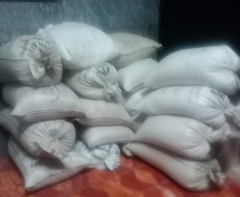 திண்டுக்கல்லில் 1 டன் ரேஷன் அரிசி பறிமுதல்: கடத்தலில் ஈடுபட்ட இளைஞா் தப்பியோட்டம்