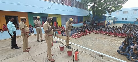 கமுதியில் தீ விபத்தில்லா தீபாவளி விழிப்புணா்வு நிகழ்ச்சி