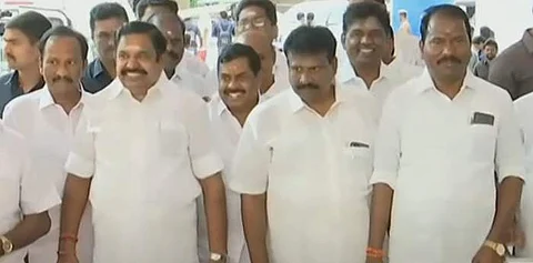 சட்டப்பேரவைத் தலைவருடன் இபிஎஸ் ஆதரவு எம்.எல்.ஏ.க்கள் சந்திப்பு!