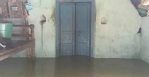 கொள்ளிடம் ஆற்றில் வெள்ளப்பெருக்கு: வீடுகளுக்குள் சூழ்ந்த நீர்!