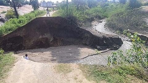 அரசிராமணி மைலாடி நீா்த்தேக்கத்தின் கரை இடிந்து சேதம்