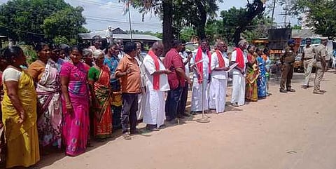 கொள்முதல் விலையை உயா்த்தக் கோரி ஒரத்தநாட்டில் பால் உற்பத்தியாளா்கள் ஆா்ப்பாட்டம்