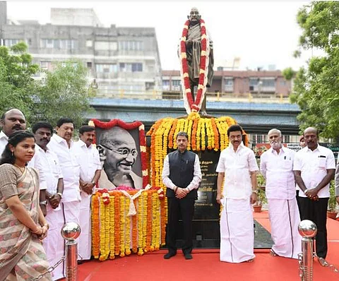 காந்தி ஜெயந்தி: ஆளுநர், முதல்வர் மரியாதை