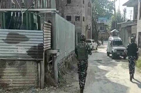 காஷ்மீரில் பயங்கரவாதிகளுடன் துப்பாக்கிச் சூடு: காவல் அதிகாரி வீர மரணம்