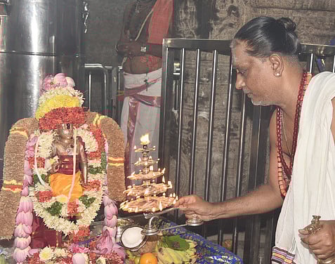 பழனி மலைக் கோயிலில் சின்னக்குமாரசாமிக்கு ஜடிபந்தனம்