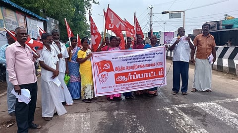 அரியலூரில் வியாழக்கிழமை ஆா்ப்பாட்டத்தில் ஈடுபட்ட சிஐடியு-வினா்.