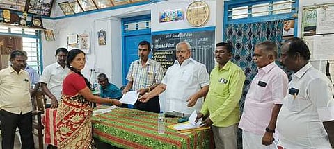 திருப்புவனம் கூட்டுவுச் சங்கத்தில் கறவை மாடுகள் பராமரிப்புக் கடன் வழங்கல்