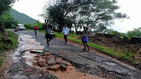 தொடர் மழையினால் மோசமான நிலையில் பச்சமலை வனச்சாலை.