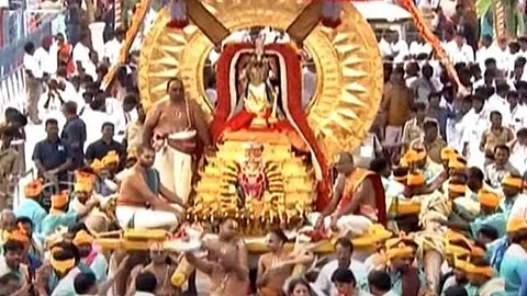பிரம்மோற்சவத்தின் 7வது நாள்: தங்க சூரிய பிரபை வாகனத்தில் மலையப்பசுவாமி!