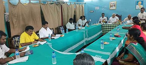 திருப்புவனத்தில் திங்கள்கிழமை நடைபெற்ற பேரூராட்சி மன்றக் கூட்டம்.